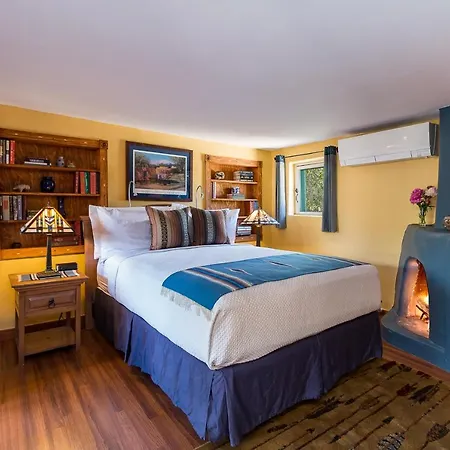 Of The Turquoise Bear Bed & Breakfast
